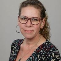 Lesley Ellis headshot